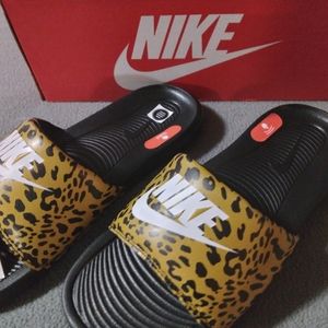 Nike women flip flops